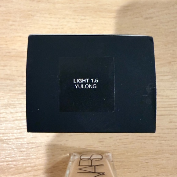 NARS Light Reflecting Foundation Light 1.5 Yulong | New in Box - Picture 3 of 3